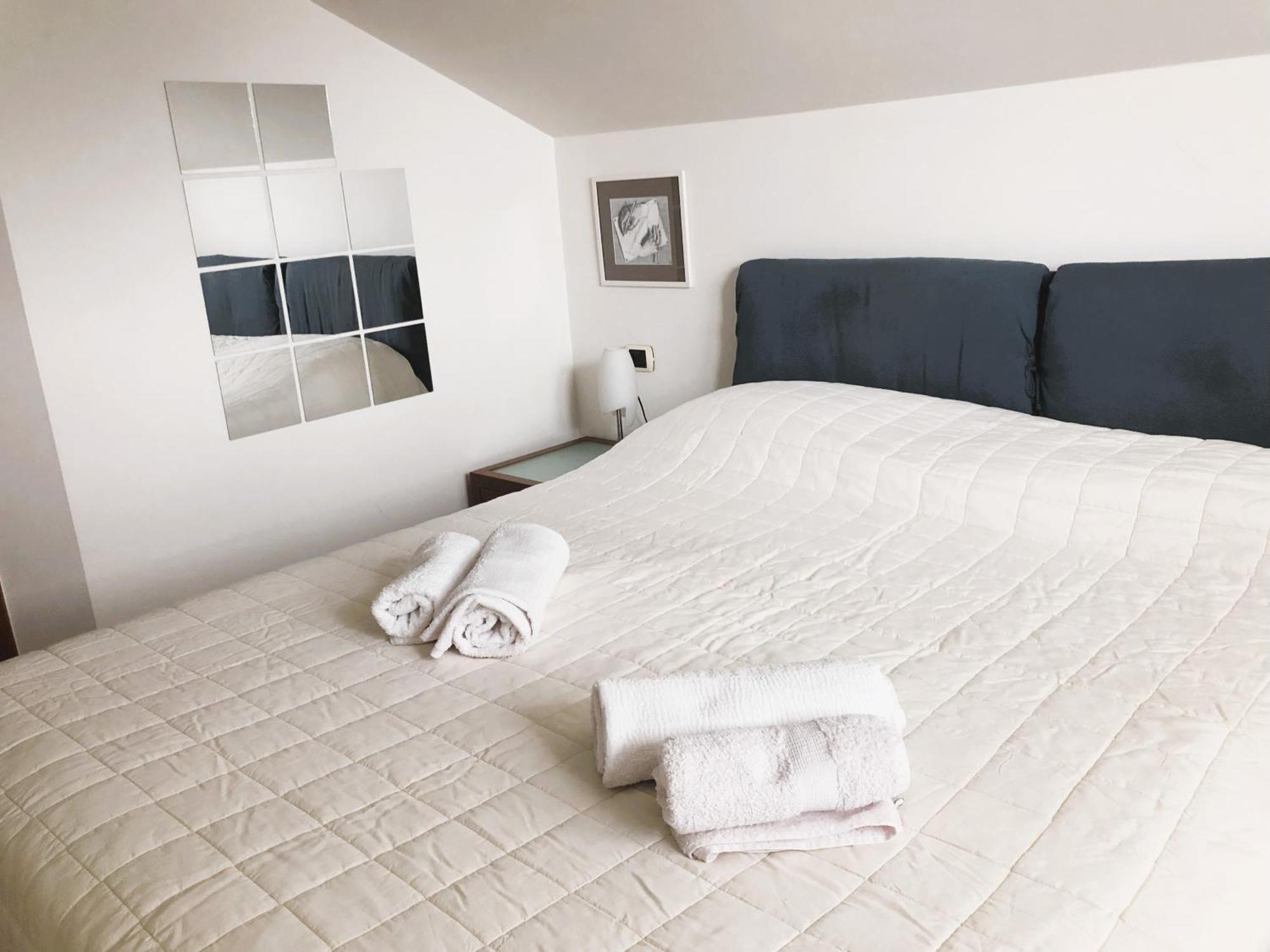 Bright Penthouse Close To Center With Terrace And Lake View レッコ エクステリア 写真